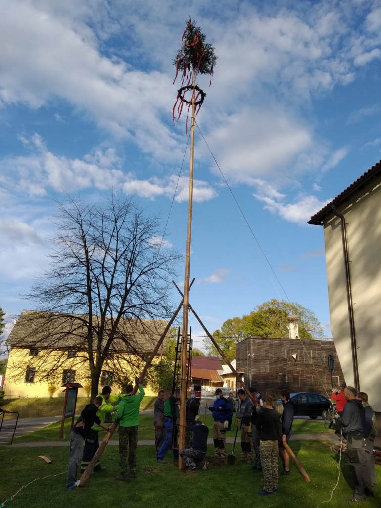 KÁCENÍ MÁJE